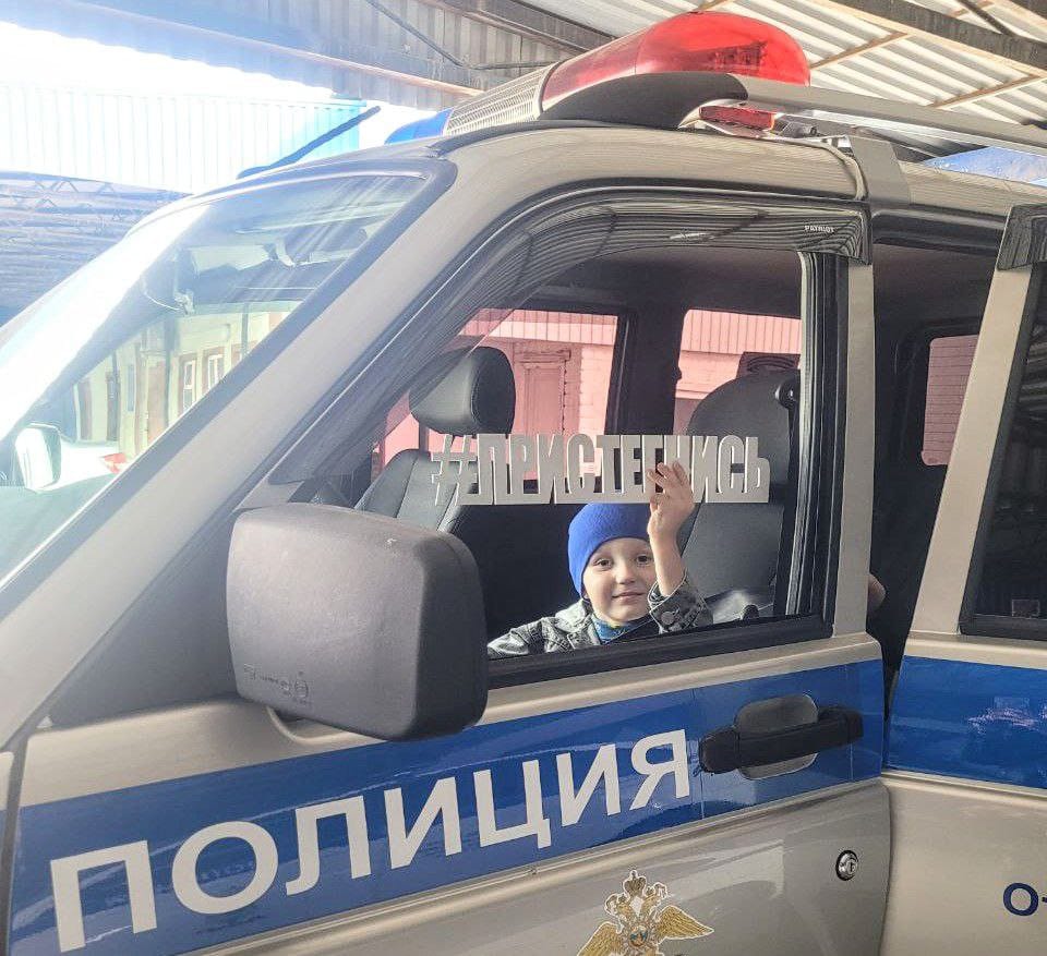 Очередной малыш побывал на спонтанной экскурсии в Госавтоинспекции Абинского района