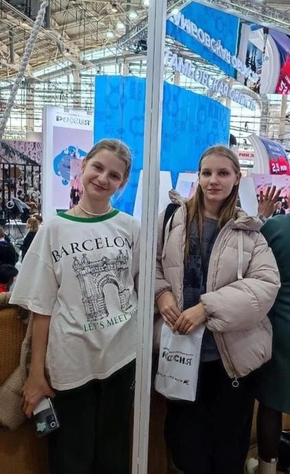 Школьницы из Абинского района посетили выставку-форум «Россия»