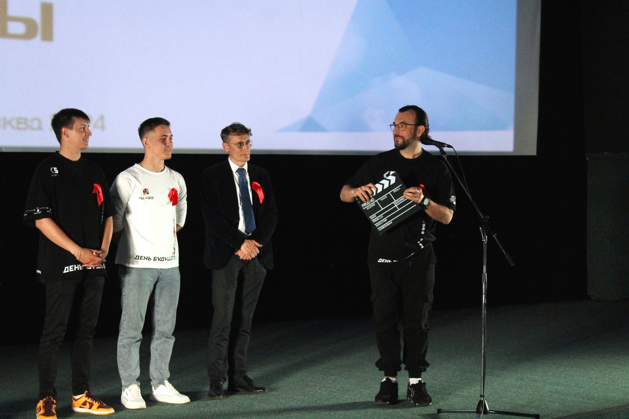 В Абинском кинотеатре состоялась премьера фильма, снятого в международном детском центре «Артек» — «Красные ленты»