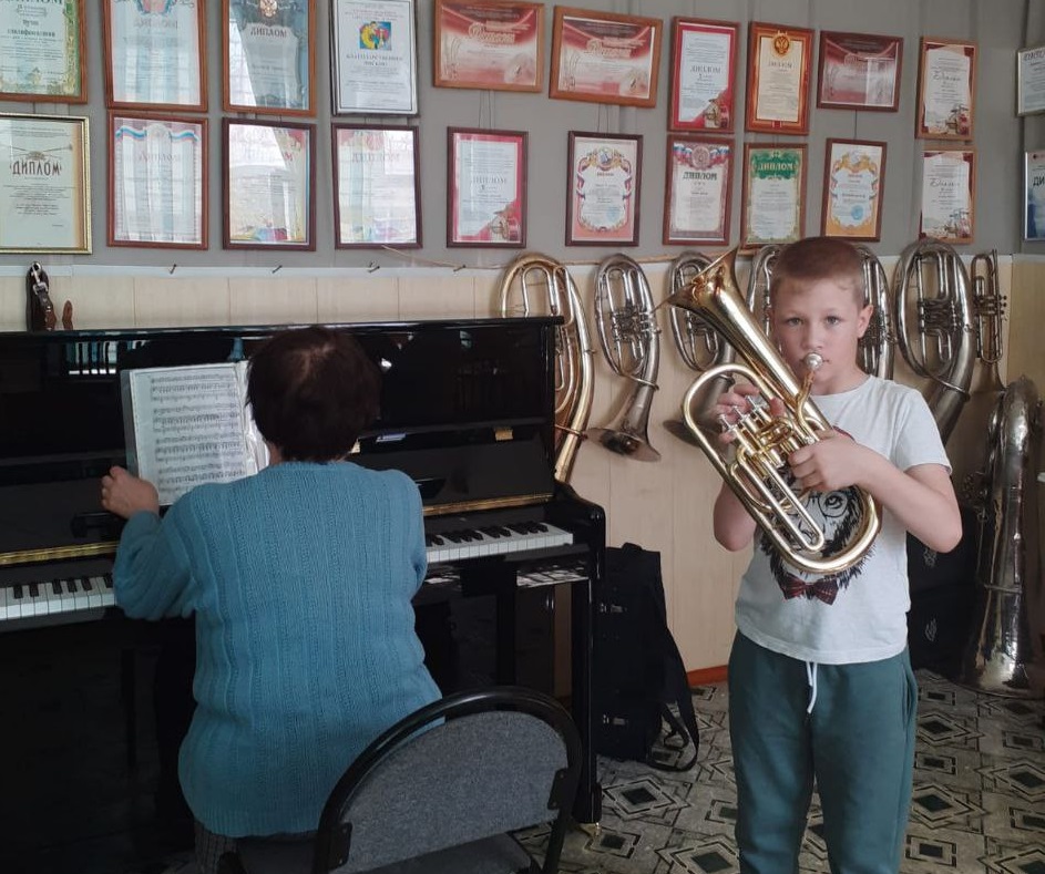 Музыкальная школа в Абинском районе получила новые инструменты