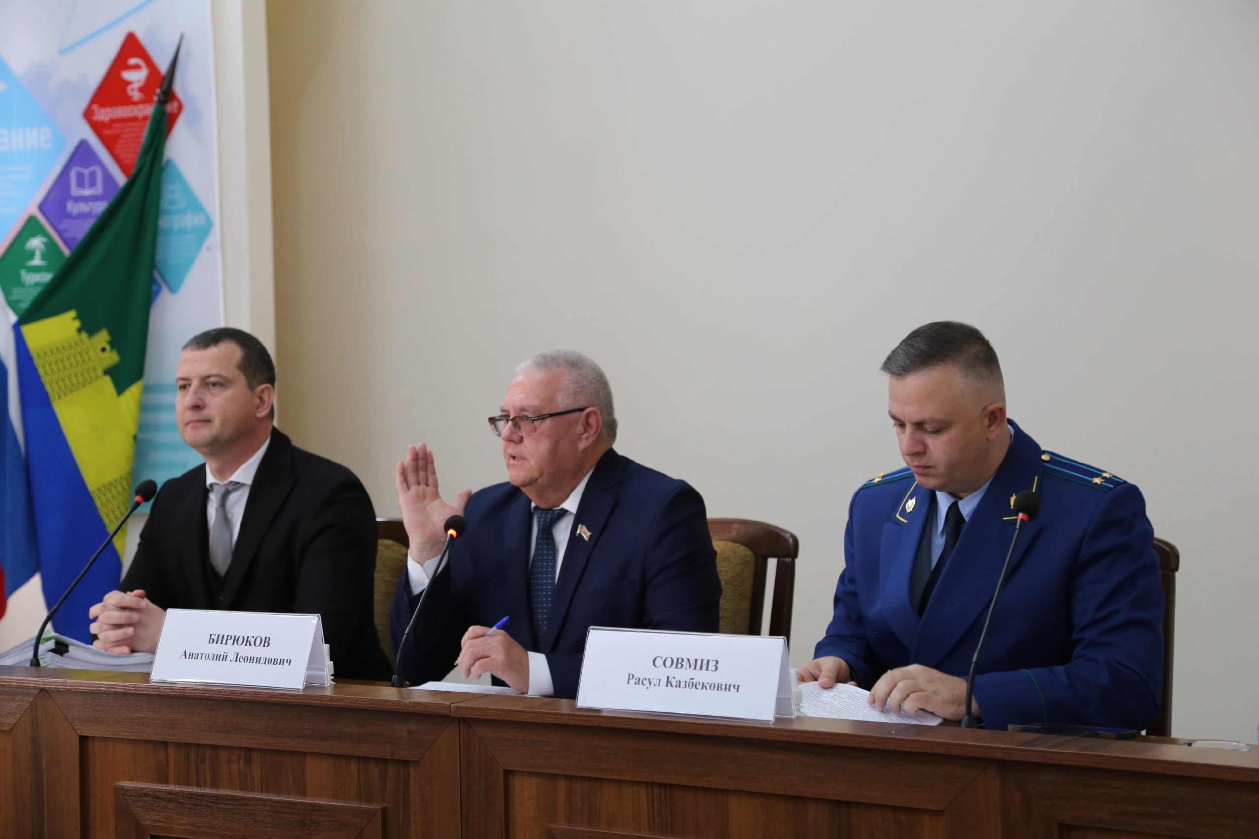 Жить заботами земляков