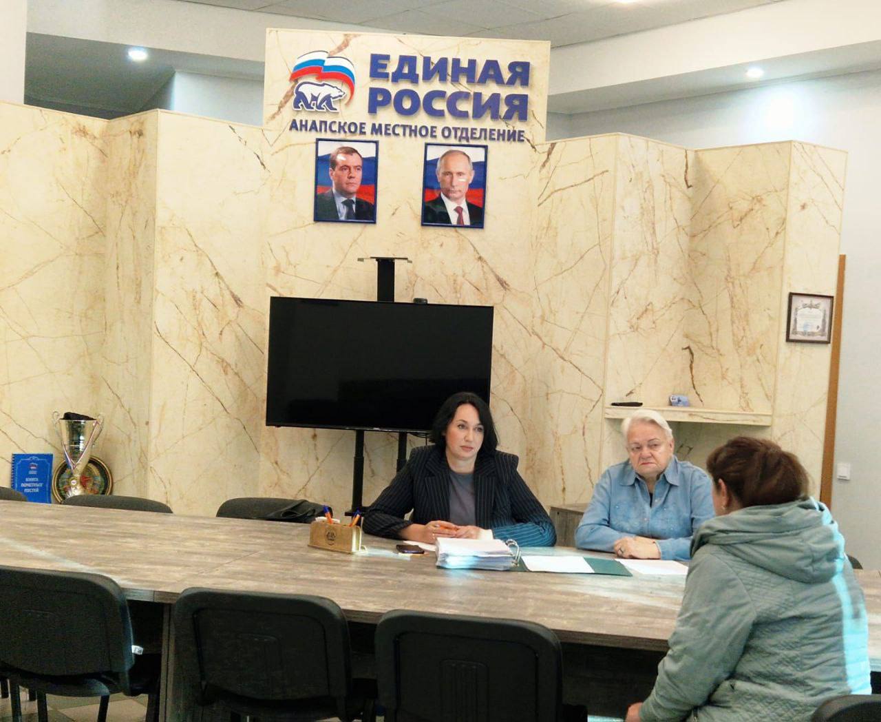 Более 200 обращений поступило в приемную депутата Демченко в Анапе